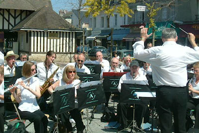 Getting sunburnt in Honfleur