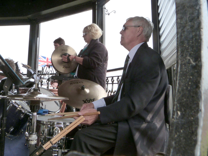 click for next image... slideshow image